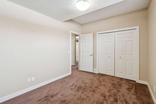 33 Quarry Heights Se, Calgary, AB 