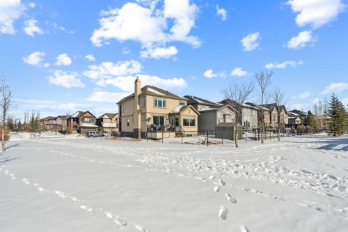 33 Quarry Heights Se, Calgary, AB 