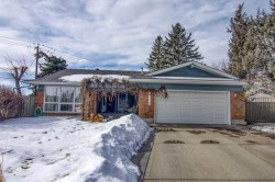 219 Lake Wood Place SE Calgary, AB T2J 4T8