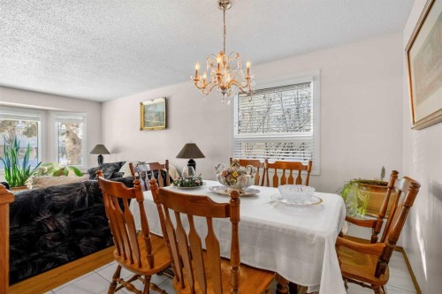 5004 Rundleview Road Ne, Calgary, AB - Indoor Photo Showing Dining Room