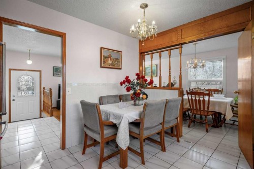 5004 Rundleview Road Ne, Calgary, AB - Indoor Photo Showing Dining Room