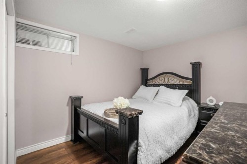 5004 Rundleview Road Ne, Calgary, AB - Indoor Photo Showing Bedroom