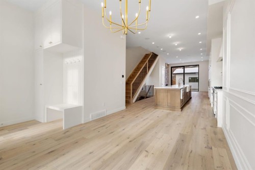 2117 22 Avenue Sw, Calgary, AB - Indoor Photo Showing Other Room