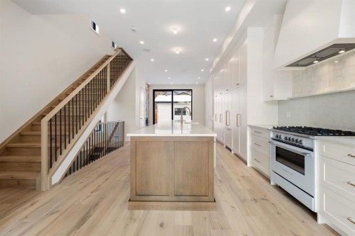 2117 22 Avenue Sw, Calgary, AB - Indoor Photo Showing Kitchen With Upgraded Kitchen