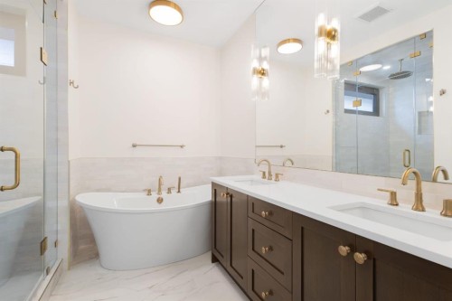 2117 22 Avenue Sw, Calgary, AB - Indoor Photo Showing Bathroom