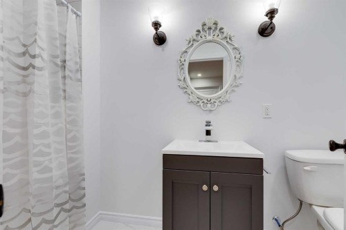 2144 Reunion Square, Airdrie, AB - Indoor Photo Showing Bathroom