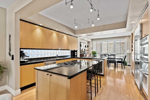 1428 9 Street Nw, Calgary, AB - Indoor Photo Showing Kitchen
