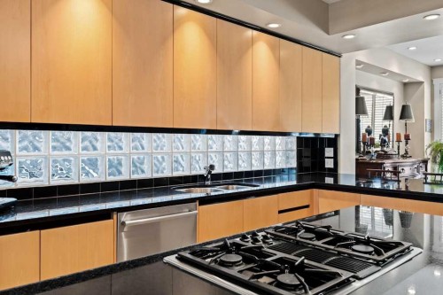 1428 9 Street Nw, Calgary, AB - Indoor Photo Showing Kitchen With Double Sink