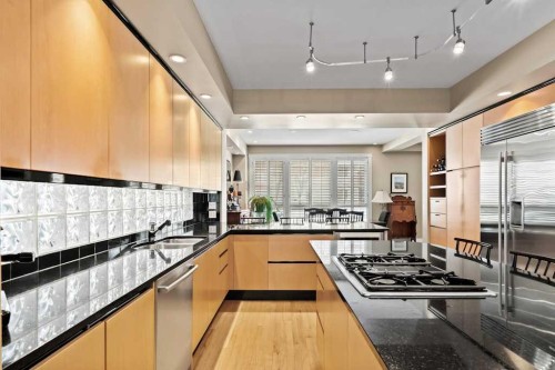 1428 9 Street Nw, Calgary, AB - Indoor Photo Showing Kitchen With Double Sink With Upgraded Kitchen