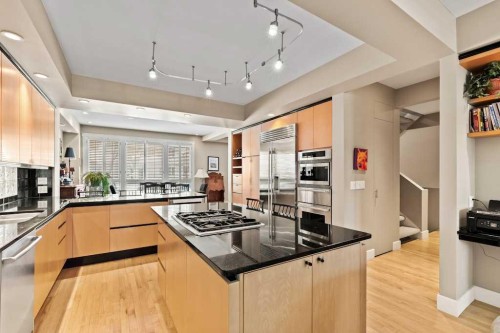 1428 9 Street Nw, Calgary, AB - Indoor Photo Showing Kitchen With Double Sink With Upgraded Kitchen
