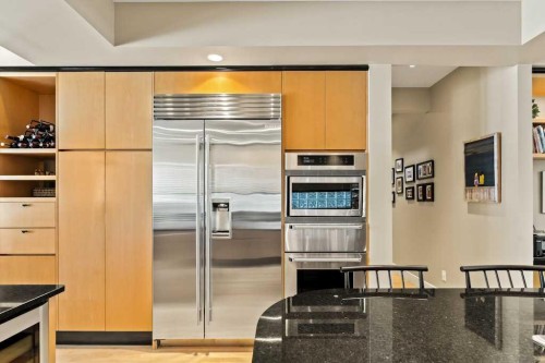 1428 9 Street Nw, Calgary, AB - Indoor Photo Showing Kitchen