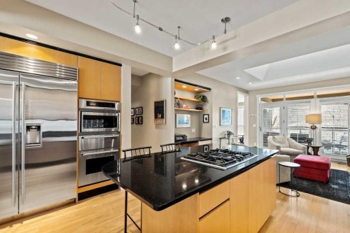 1428 9 Street Nw, Calgary, AB - Indoor Photo Showing Kitchen With Upgraded Kitchen