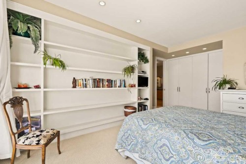 1428 9 Street Nw, Calgary, AB - Indoor Photo Showing Bedroom