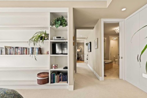 1428 9 Street Nw, Calgary, AB - Indoor Photo Showing Other Room