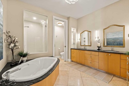 1428 9 Street Nw, Calgary, AB - Indoor Photo Showing Bathroom