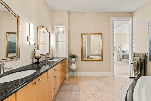 1428 9 Street Nw, Calgary, AB - Indoor Photo Showing Bathroom