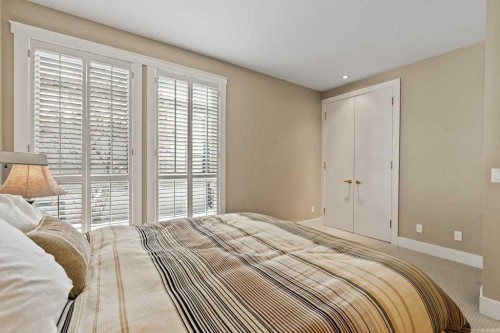 1428 9 Street Nw, Calgary, AB - Indoor Photo Showing Bedroom