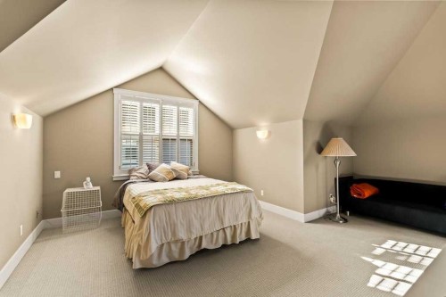 1428 9 Street Nw, Calgary, AB - Indoor Photo Showing Bedroom