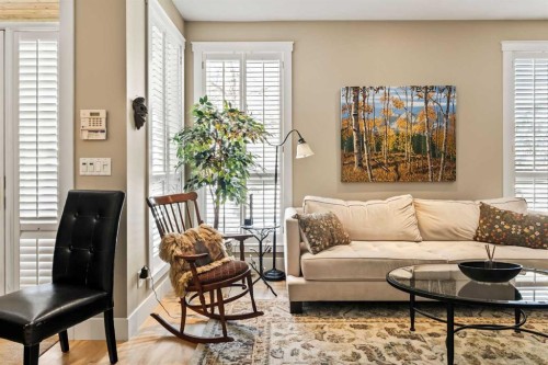 1428 9 Street Nw, Calgary, AB - Indoor Photo Showing Living Room
