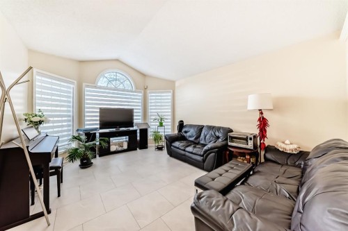 158 Somervale Close Sw, Calgary, AB 