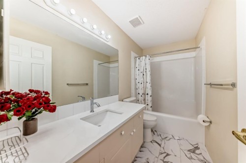 158 Somervale Close Sw, Calgary, AB 