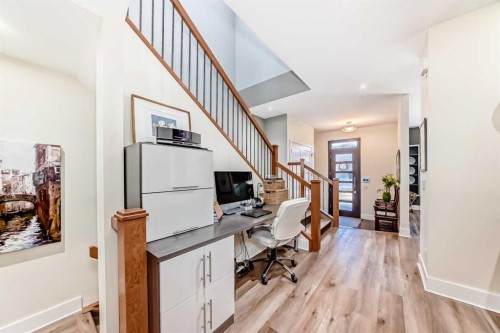 2810 25A Street Sw, Calgary, AB - Indoor Photo Showing Office