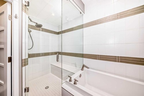 2810 25A Street Sw, Calgary, AB - Indoor Photo Showing Bathroom
