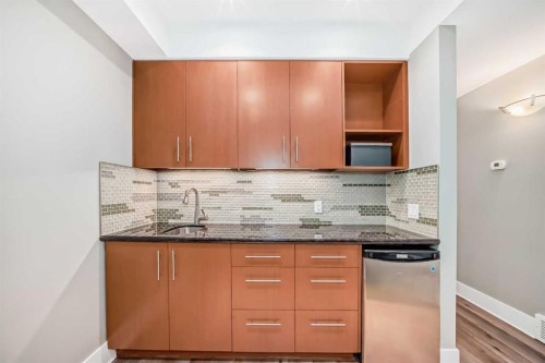 2810 25A Street Sw, Calgary, AB - Indoor Photo Showing Kitchen