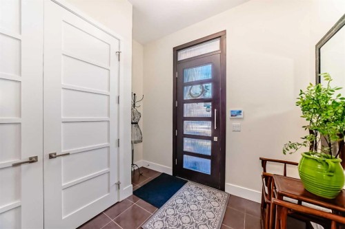 2810 25A Street Sw, Calgary, AB - Indoor Photo Showing Other Room