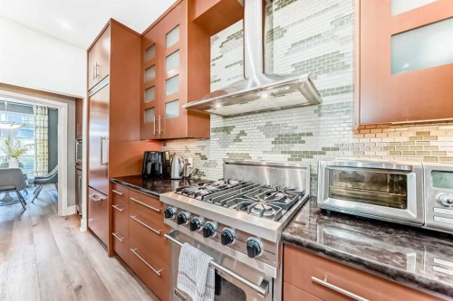 2810 25A Street Sw, Calgary, AB - Indoor Photo Showing Kitchen With Upgraded Kitchen