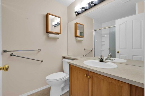 346-165 Manora Place Ne, Calgary, AB - Indoor Photo Showing Bathroom