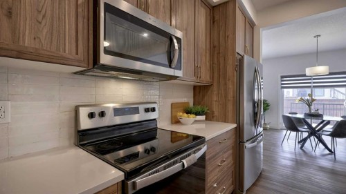 57 Willow Green Sw, Airdrie, AB - Indoor Photo Showing Kitchen