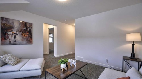 57 Willow Green Sw, Airdrie, AB - Indoor Photo Showing Living Room