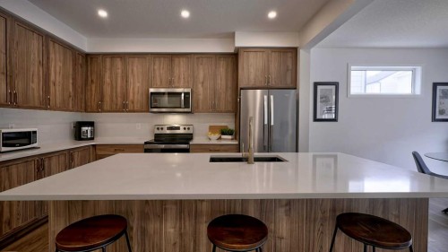 57 Willow Green Sw, Airdrie, AB - Indoor Photo Showing Kitchen With Upgraded Kitchen