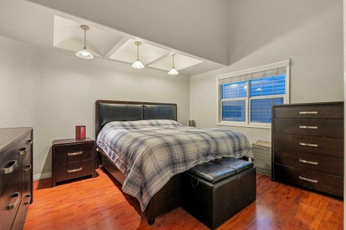 533 12 Avenue Ne, Calgary, AB - Indoor Photo Showing Bedroom