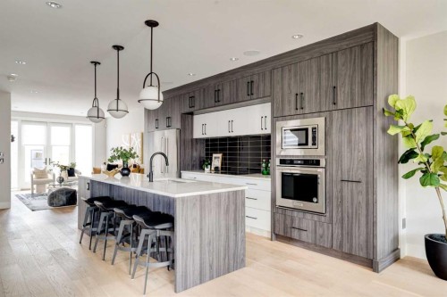 720 15 Street Nw, Calgary, AB - Indoor Photo Showing Kitchen With Upgraded Kitchen