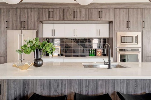 720 15 Street Nw, Calgary, AB - Indoor Photo Showing Kitchen With Upgraded Kitchen