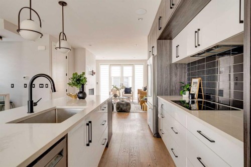 720 15 Street Nw, Calgary, AB - Indoor Photo Showing Kitchen With Upgraded Kitchen