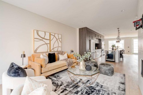 720 15 Street Nw, Calgary, AB - Indoor Photo Showing Living Room