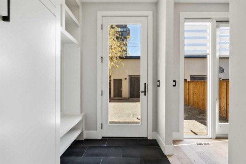 720 15 Street Nw, Calgary, AB - Indoor Photo Showing Other Room