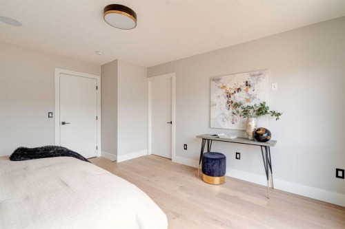 720 15 Street Nw, Calgary, AB - Indoor Photo Showing Bedroom