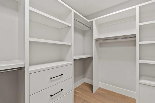 720 15 Street Nw, Calgary, AB - Indoor With Storage