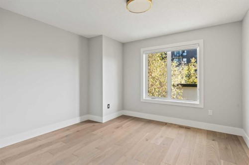 720 15 Street Nw, Calgary, AB - Indoor Photo Showing Other Room