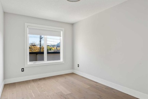 720 15 Street Nw, Calgary, AB - Indoor Photo Showing Other Room