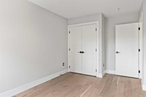 720 15 Street Nw, Calgary, AB - Indoor Photo Showing Other Room