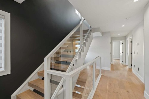 720 15 Street Nw, Calgary, AB - Indoor Photo Showing Other Room