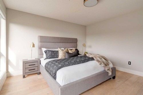 720 15 Street Nw, Calgary, AB - Indoor Photo Showing Bedroom