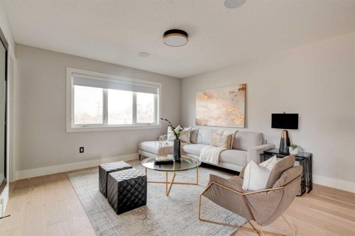 720 15 Street Nw, Calgary, AB - Indoor Photo Showing Living Room