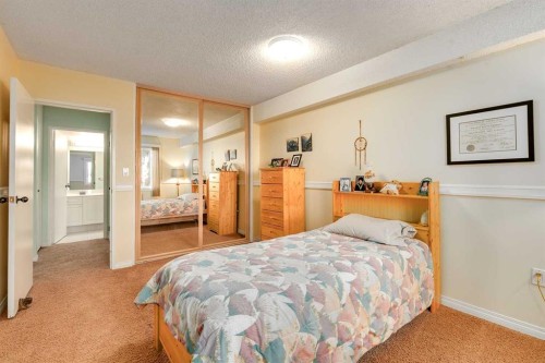 131-820 89 Avenue Sw, Calgary, AB - Indoor Photo Showing Bedroom