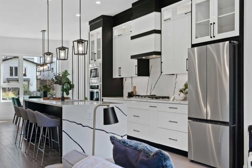 5011 21 Avenue Nw, Calgary, AB - Indoor Photo Showing Kitchen